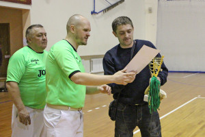 Жавнерчик Дмитрий (капитан БААЗ-Олимп) с чемпионским кубком